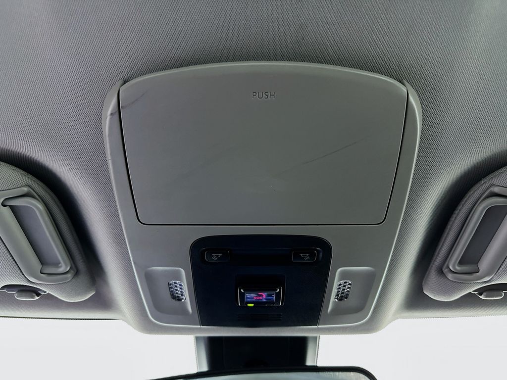 2023 Toyota Camry SE - Photo 19