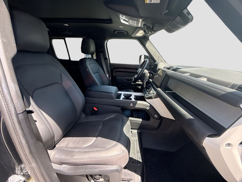 2025 Land Rover Defender S - Photo 29