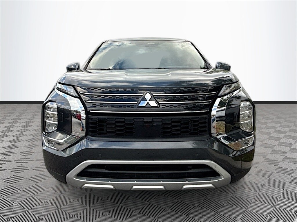 2024 Mitsubishi Outlander SE photo 2