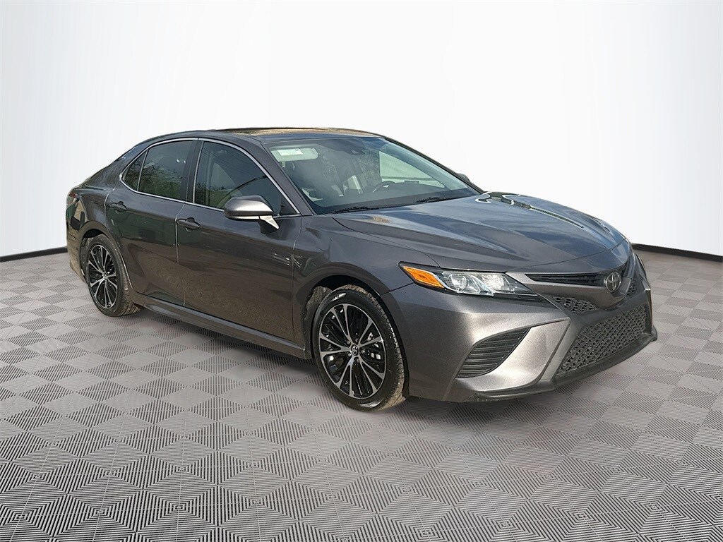 Used 2019 Toyota Camry SE Sedan