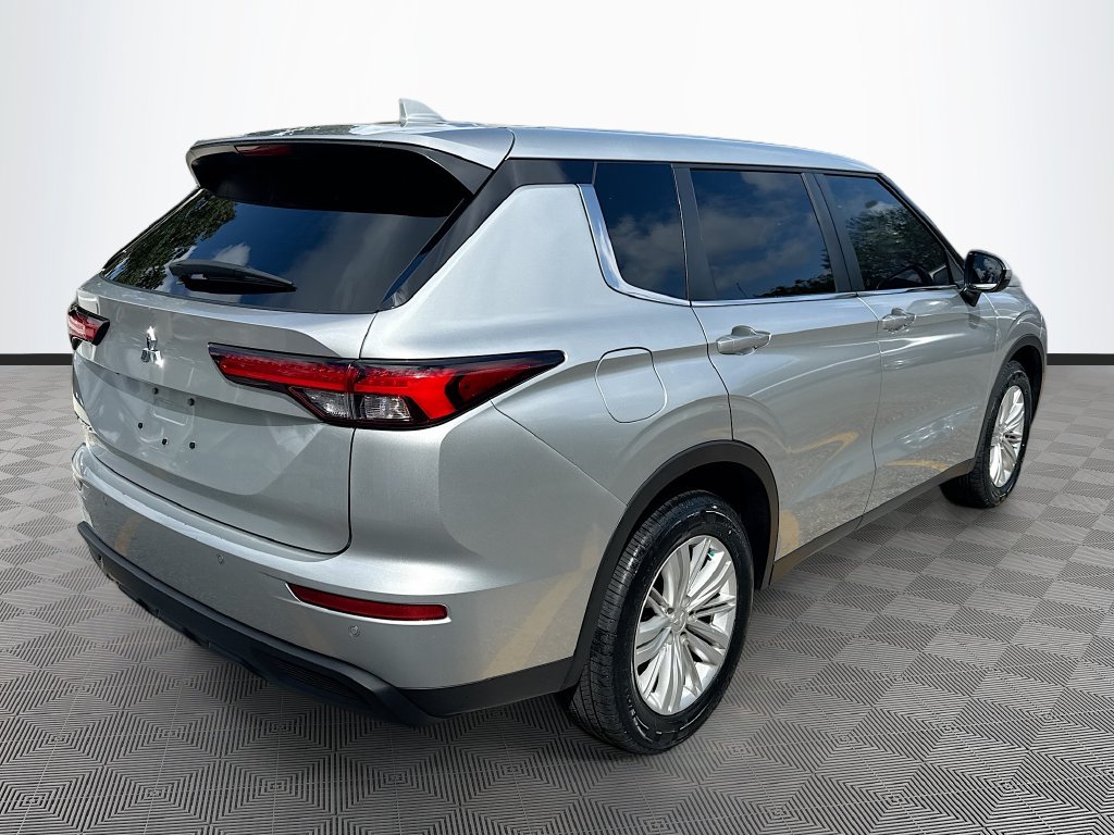 2024 Mitsubishi Outlander ES - Photo 8