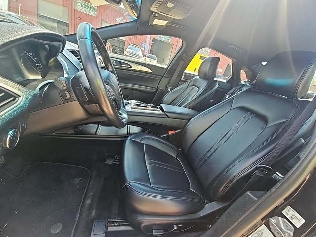 2020 Lincoln MKZ Standard photo 4