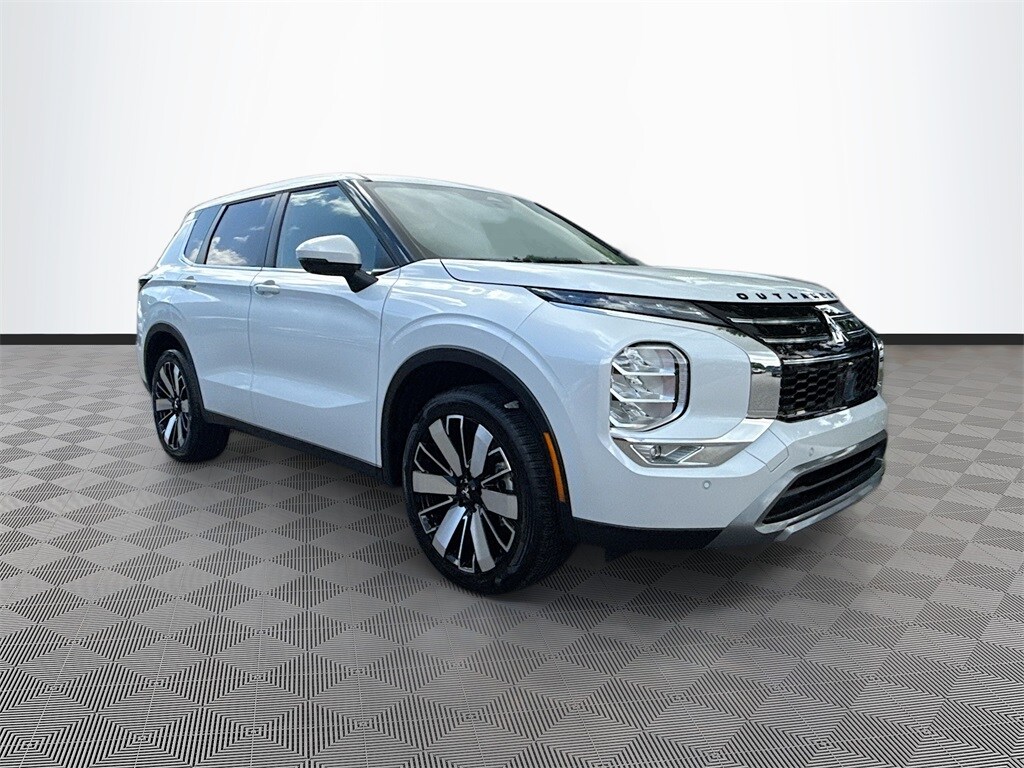 2025 Mitsubishi Outlander SE photo 3