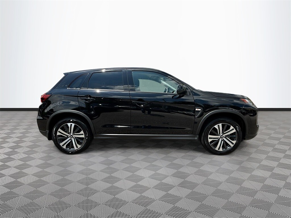 2025 Mitsubishi Outlander Sport ES photo 4