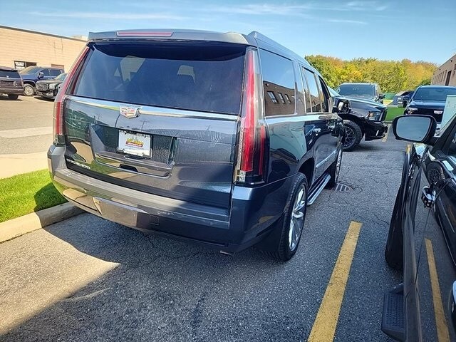 2020 Cadillac Escalade Luxury photo 2