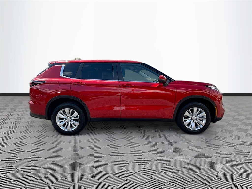 2025 Mitsubishi Outlander ES photo 3