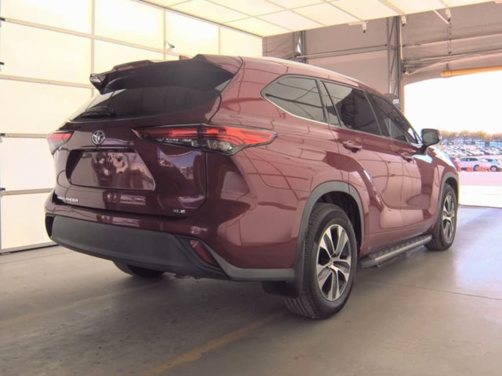 Used 2021 Toyota Highlander XLE SUV