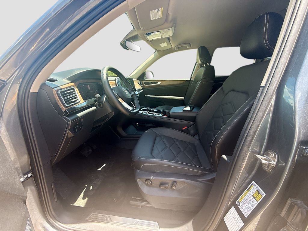 2025 Volkswagen Atlas SE w/Tech - Photo 23