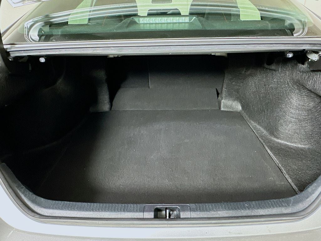2023 Toyota Camry SE - Photo 31