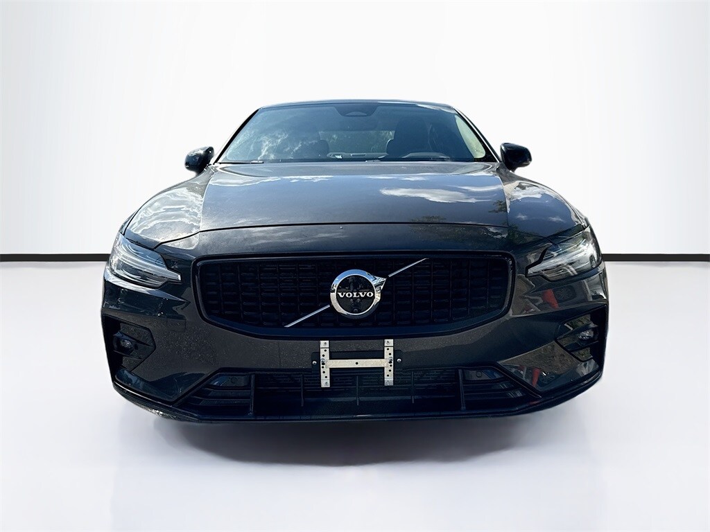 2024 Volvo S60 B5 Plus photo 2