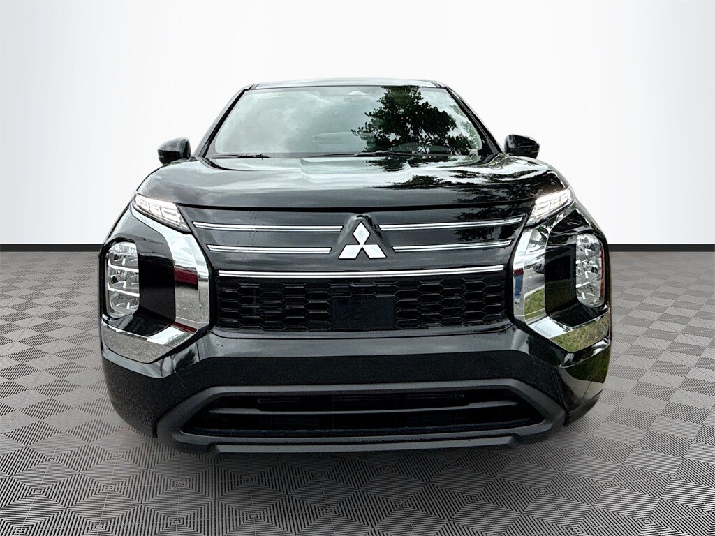 2025 Mitsubishi Outlander ES photo 2