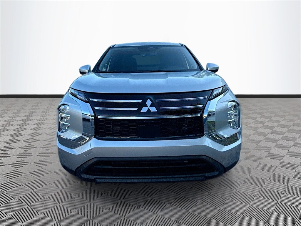2025 Mitsubishi Outlander ES photo 2