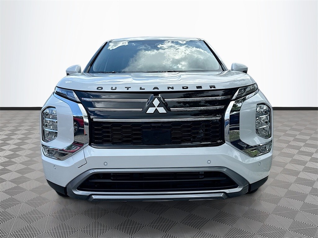 2025 Mitsubishi Outlander SE photo 2
