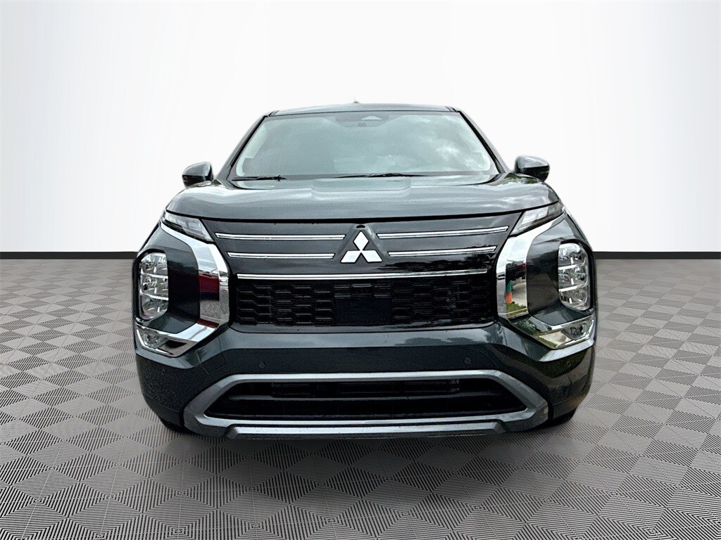 2025 Mitsubishi Outlander SE photo 2