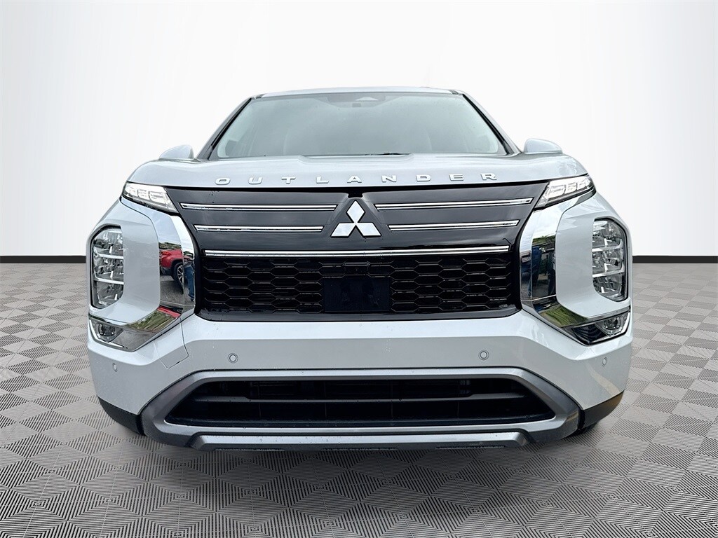 2025 Mitsubishi Outlander SE photo 2