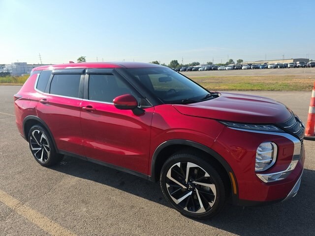 2024 Mitsubishi Outlander SE photo 3
