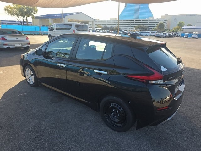 2023 Nissan Leaf S photo 3