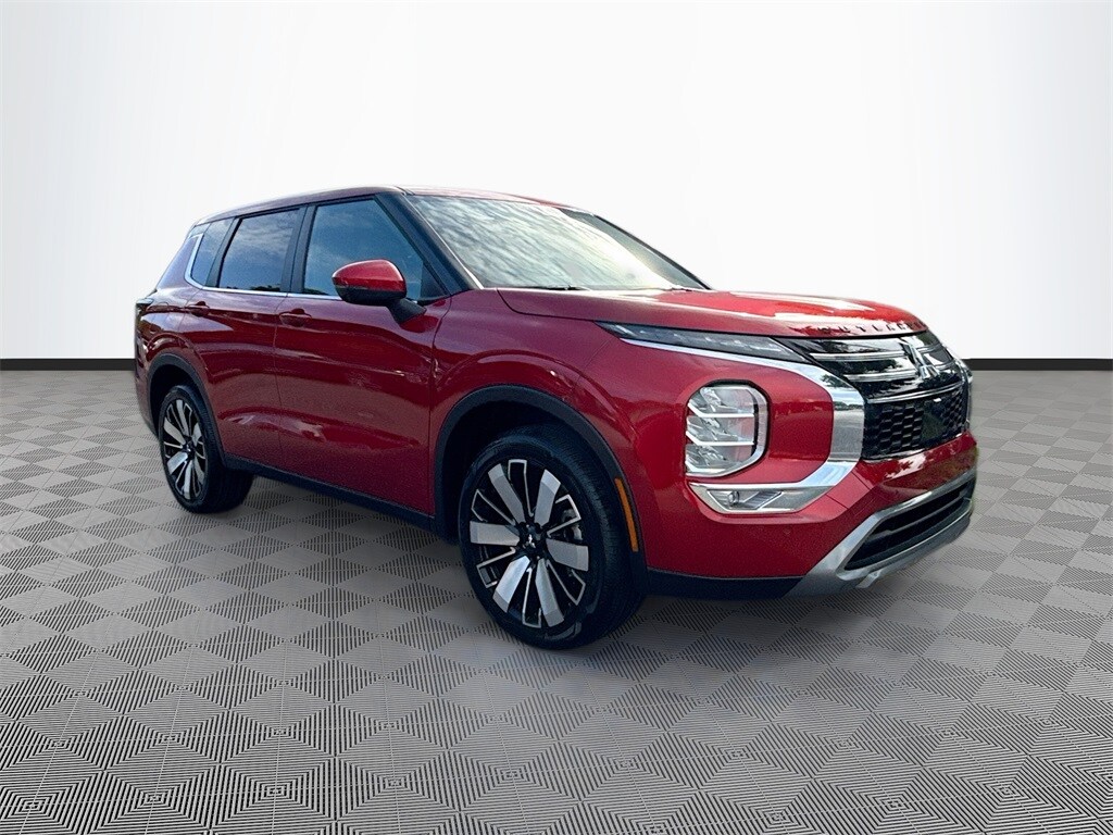 2025 Mitsubishi Outlander SE photo 3