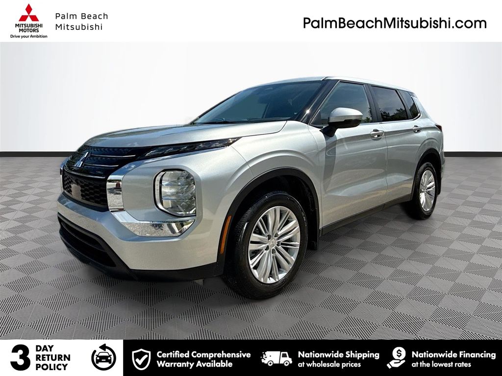 2024 Mitsubishi Outlander ES 2WD's photo