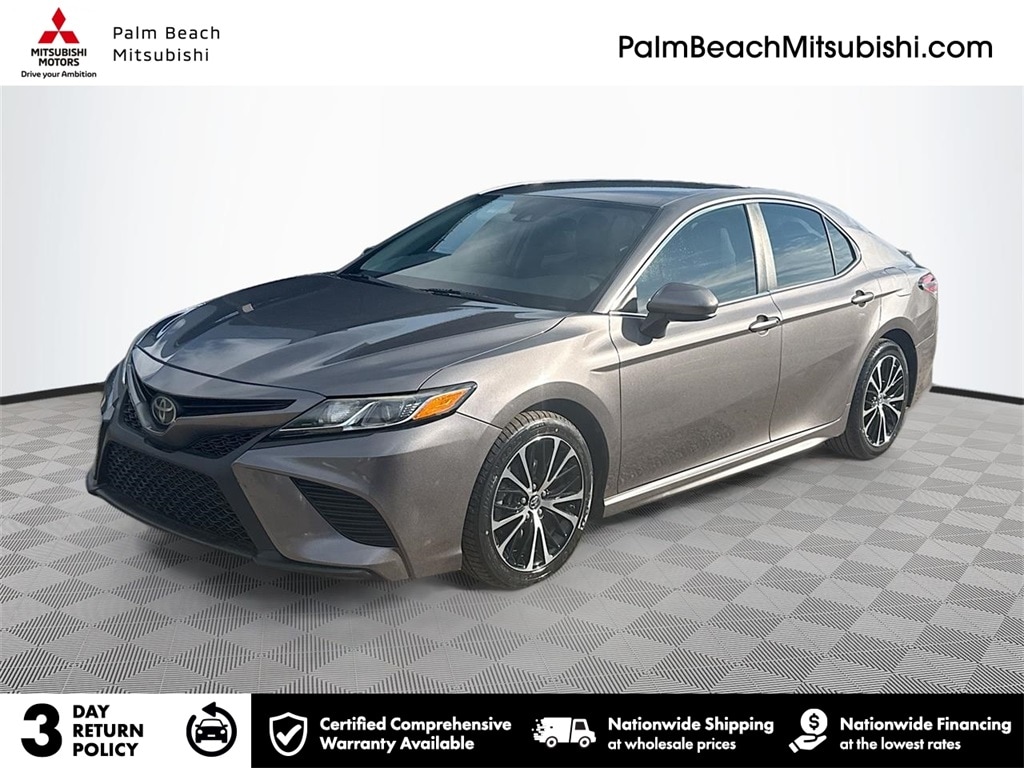 2019 Toyota Camry SE's photo