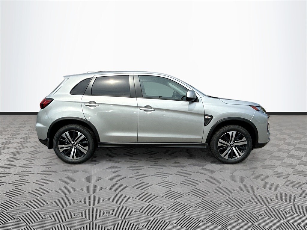 2025 Mitsubishi Outlander Sport ES photo 3