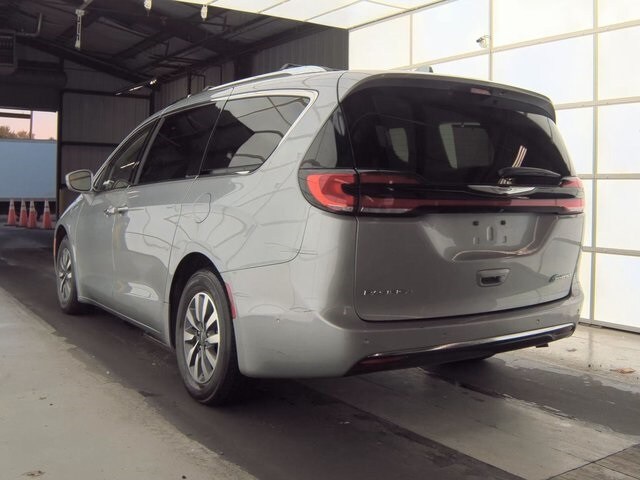 2021 Chrysler Pacifica Hybrid Touring L photo 4