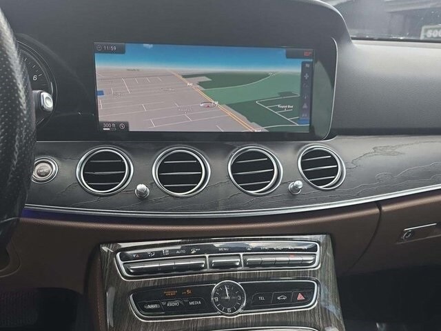 2017 Mercedes Benz E 300 photo 4