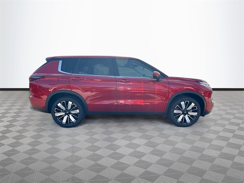 2025 Mitsubishi Outlander SE photo 4