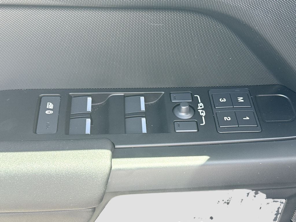 2025 Land Rover Defender S - Photo 19