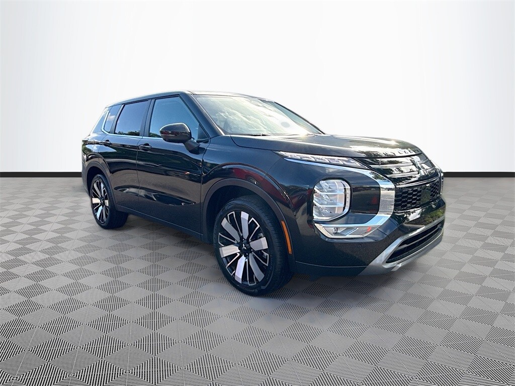 2025 Mitsubishi Outlander SE photo 3