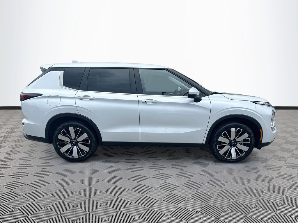 New 2026 Mitsubishi Outlander SE SUV