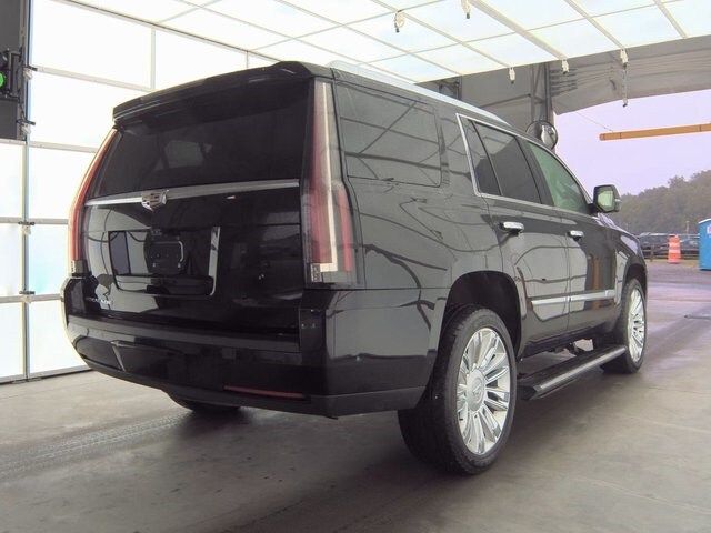2019 Cadillac Escalade Platinum photo 2