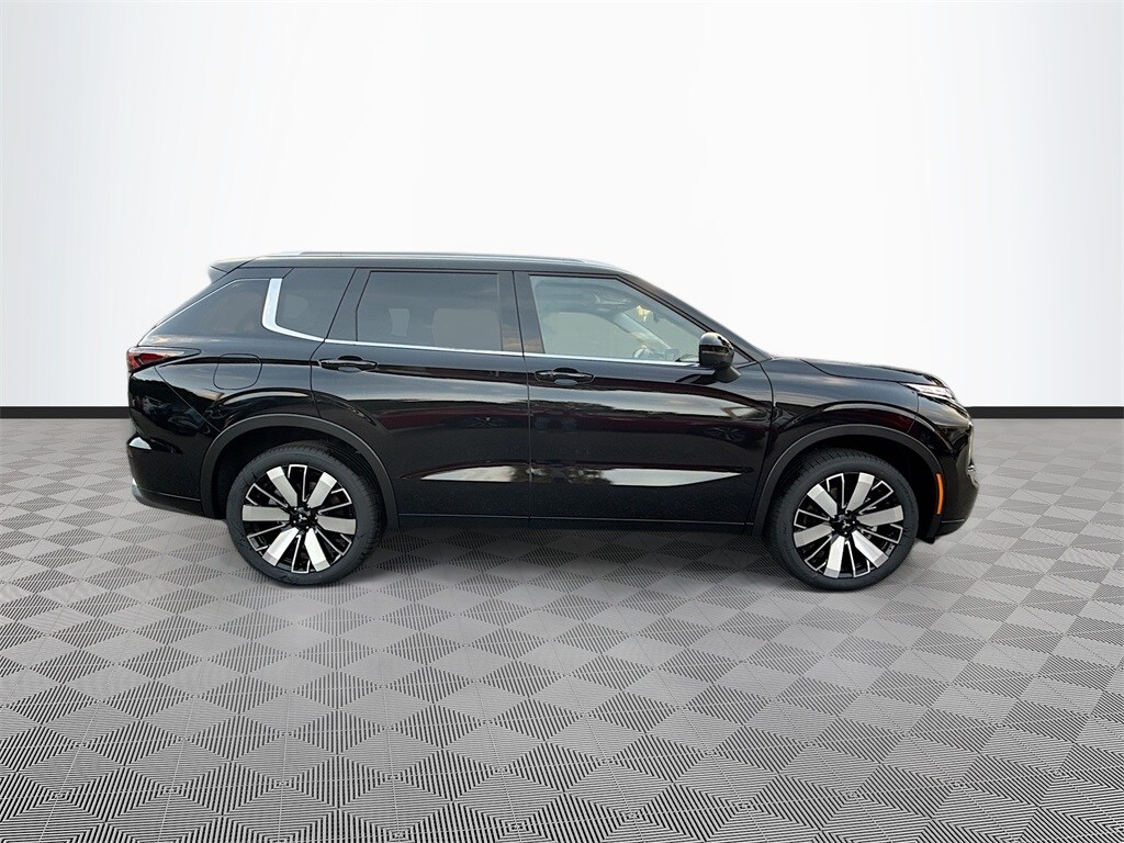 2025 Mitsubishi Outlander SEL photo 4