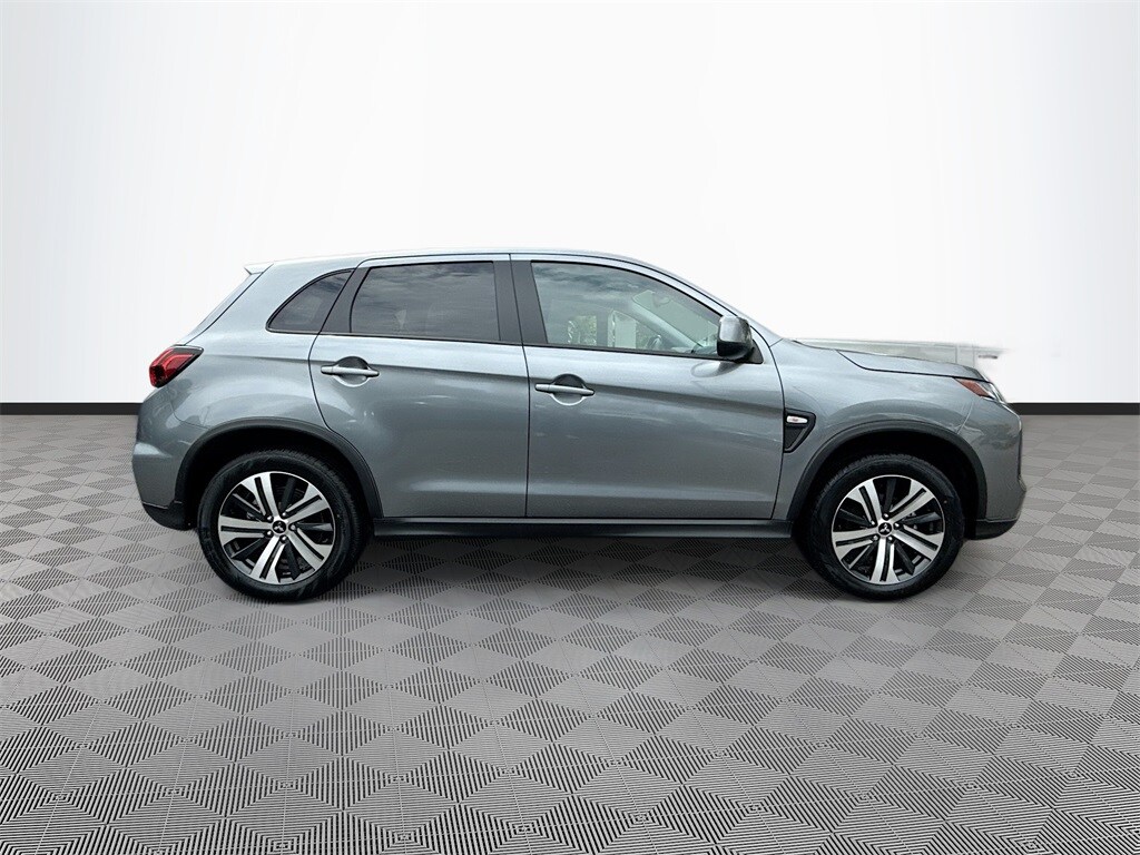 2025 Mitsubishi Outlander Sport ES photo 4