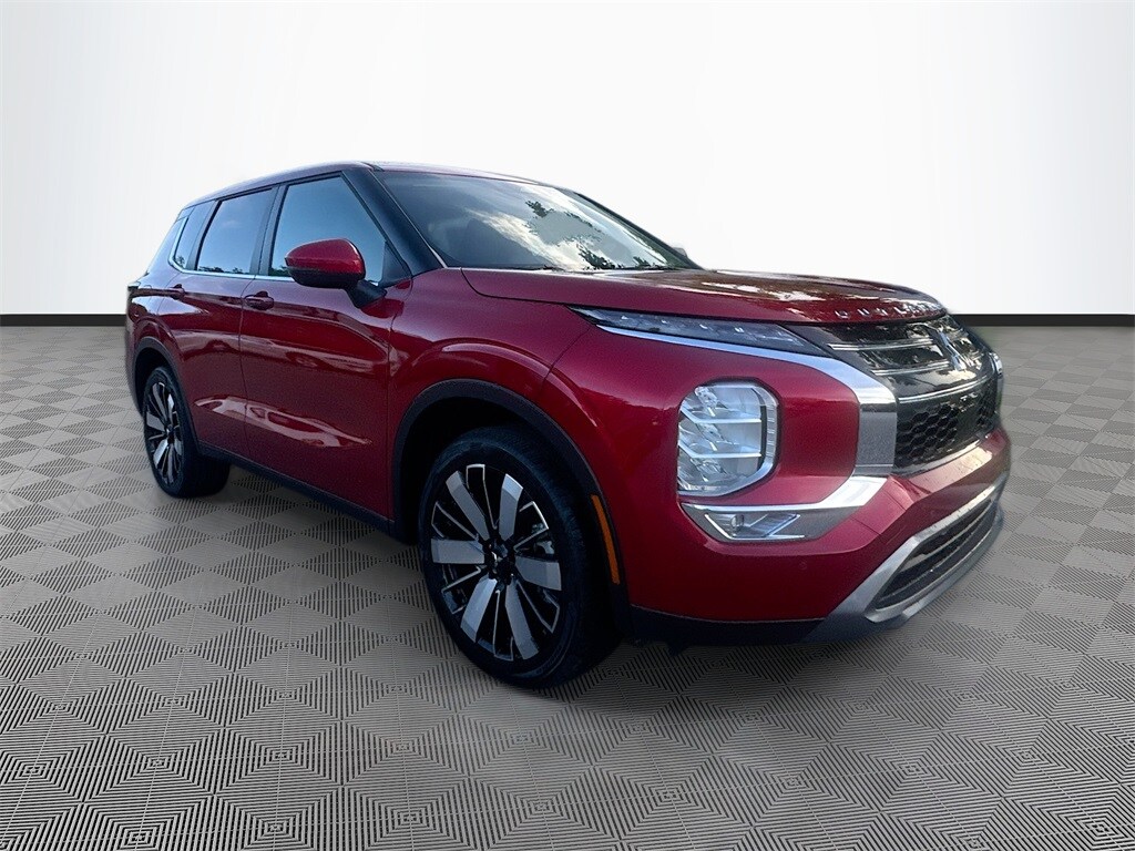 2025 Mitsubishi Outlander SE photo 3