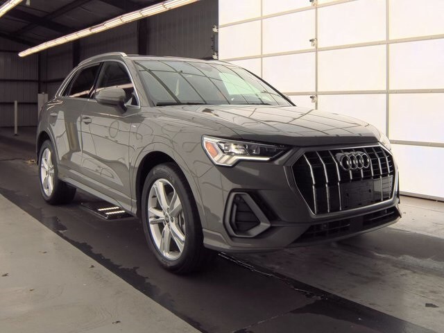 2023 Audi Q3 S line Premium Plus photo 3