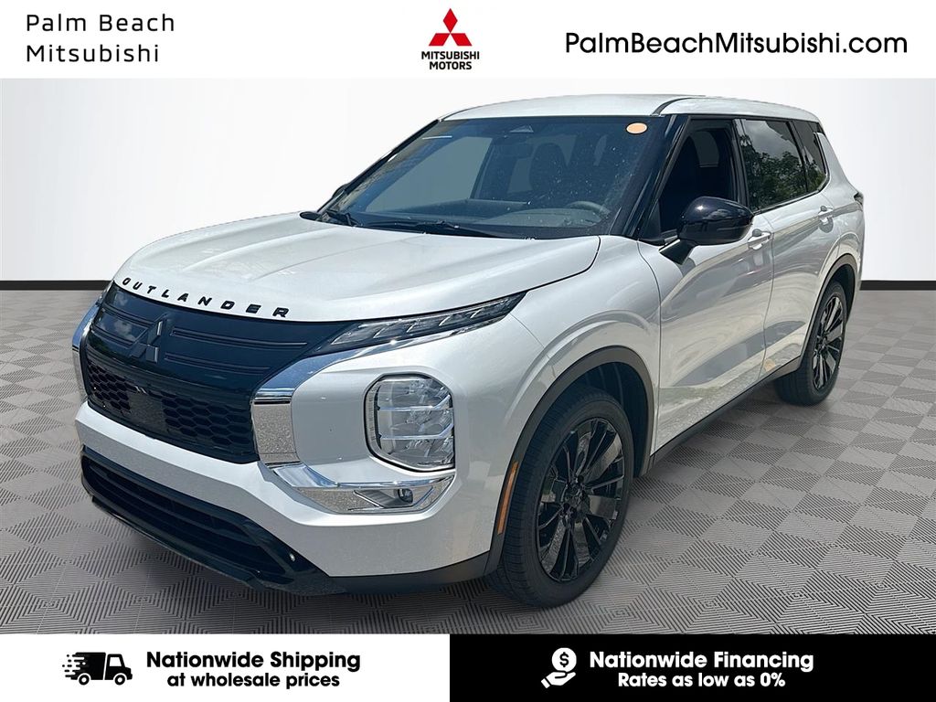 2026 Mitsubishi Outlander LE FWD's photo