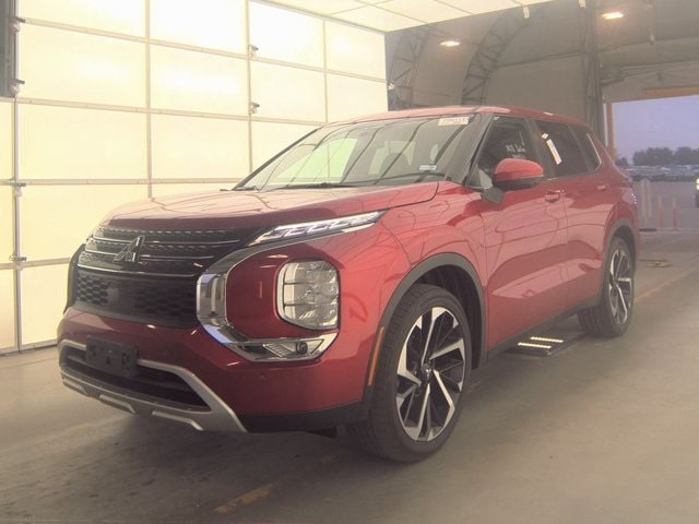 2024 Mitsubishi Outlander SE's photo