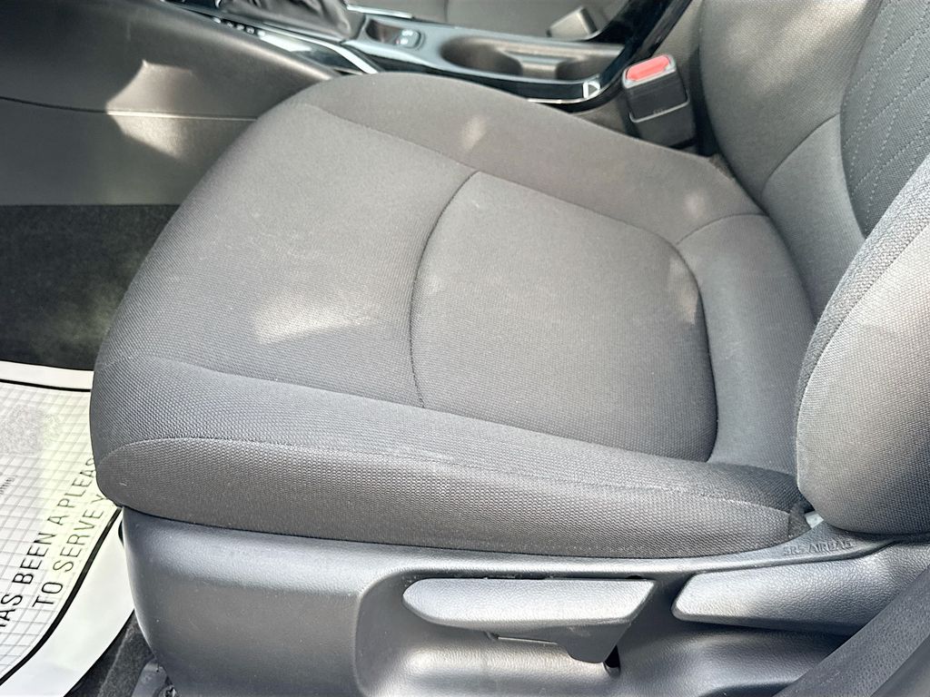 2021 Toyota Corolla LE - Photo 20