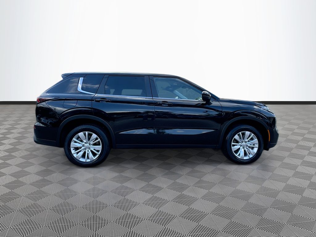 2025 Mitsubishi Outlander ES - Photo 5
