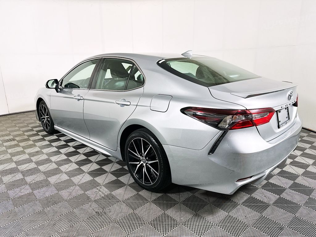 2023 Toyota Camry SE - Photo 6