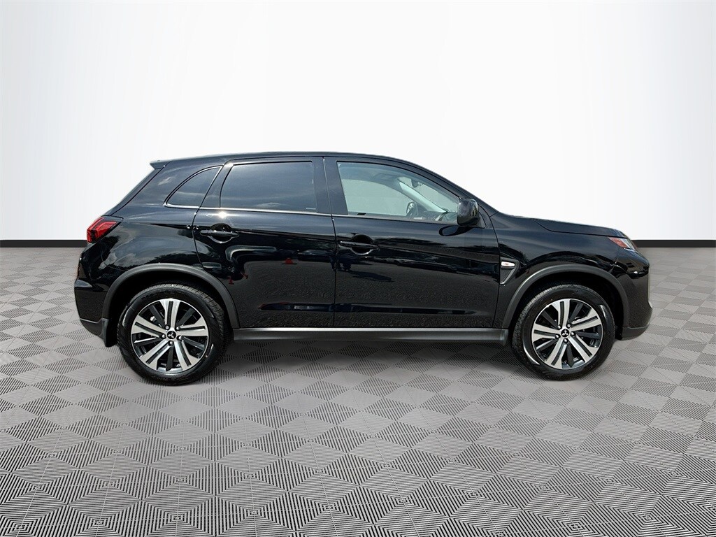 2025 Mitsubishi Outlander Sport ES photo 4