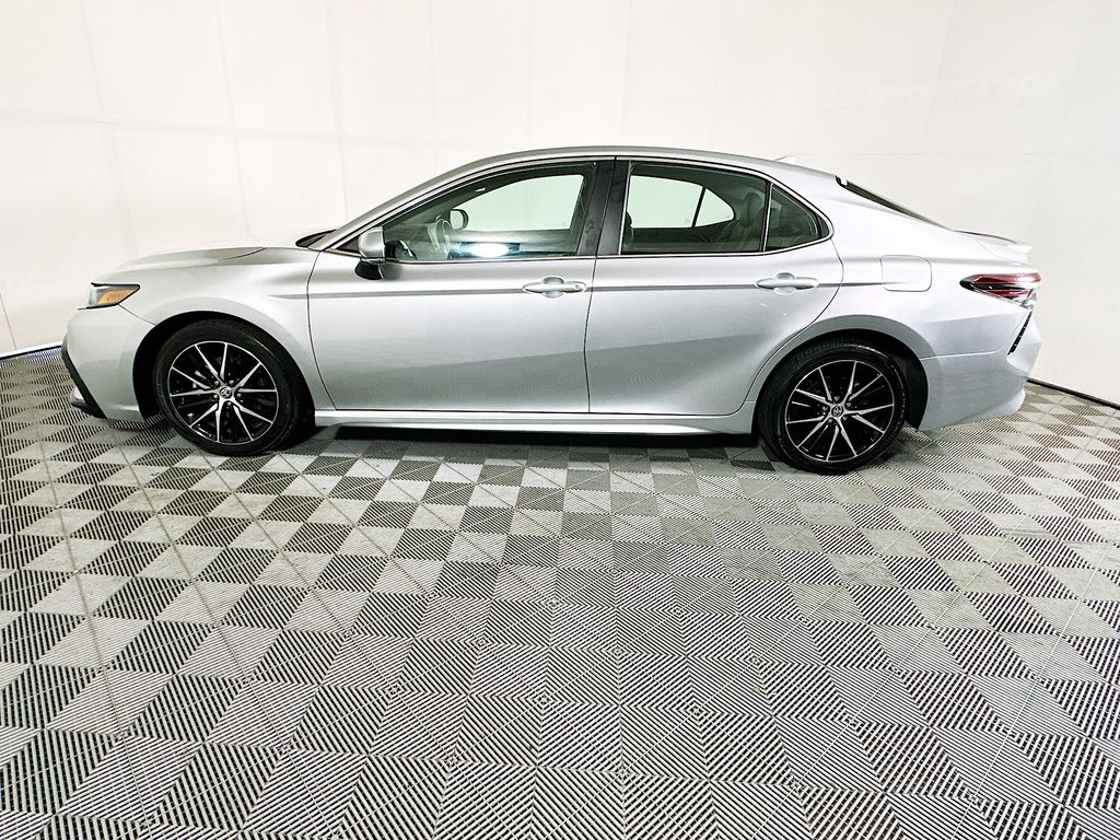 2023 Toyota Camry SE - Photo 7