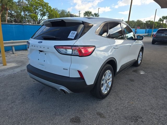 2021 Ford Escape Hybrid SE photo 2