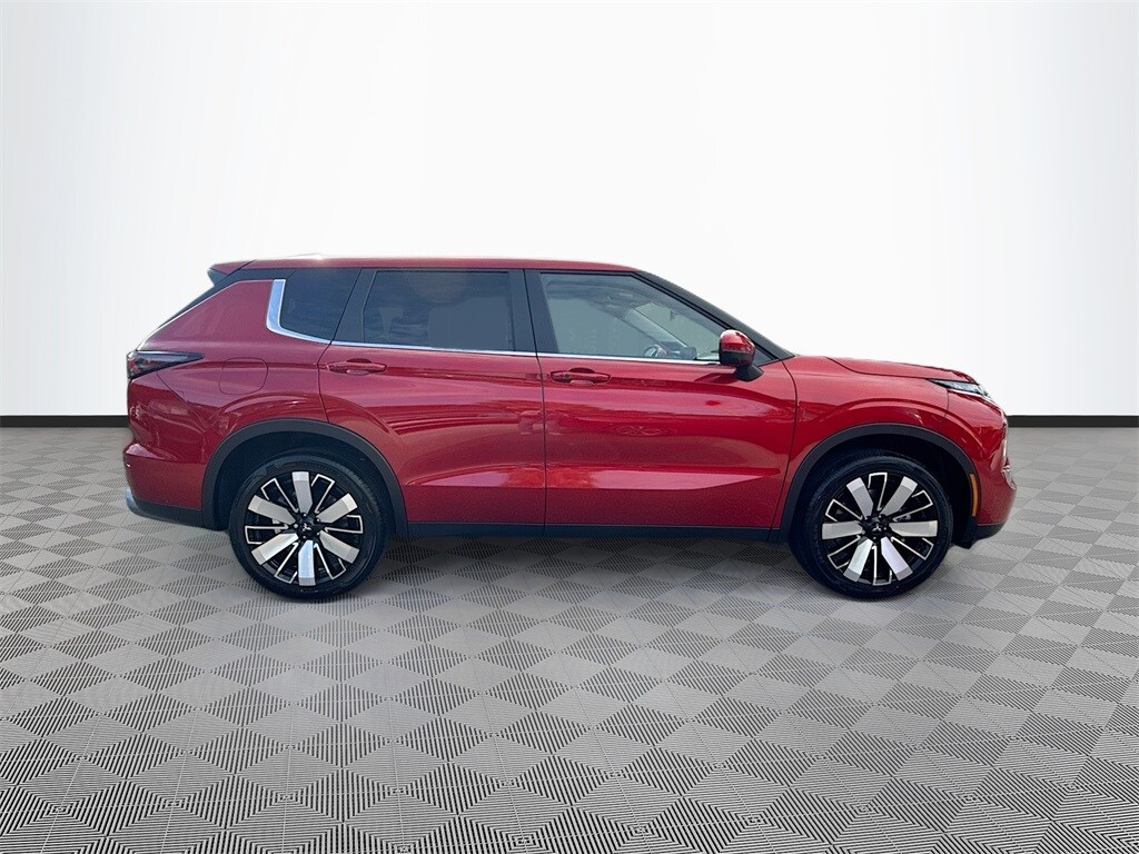 2025 Mitsubishi Outlander SE photo 4