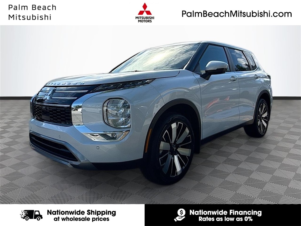 2025 Mitsubishi Outlander SE's photo