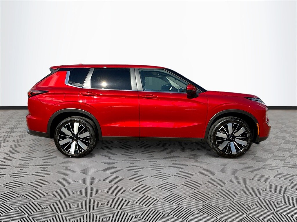 2025 Mitsubishi Outlander SE photo 4