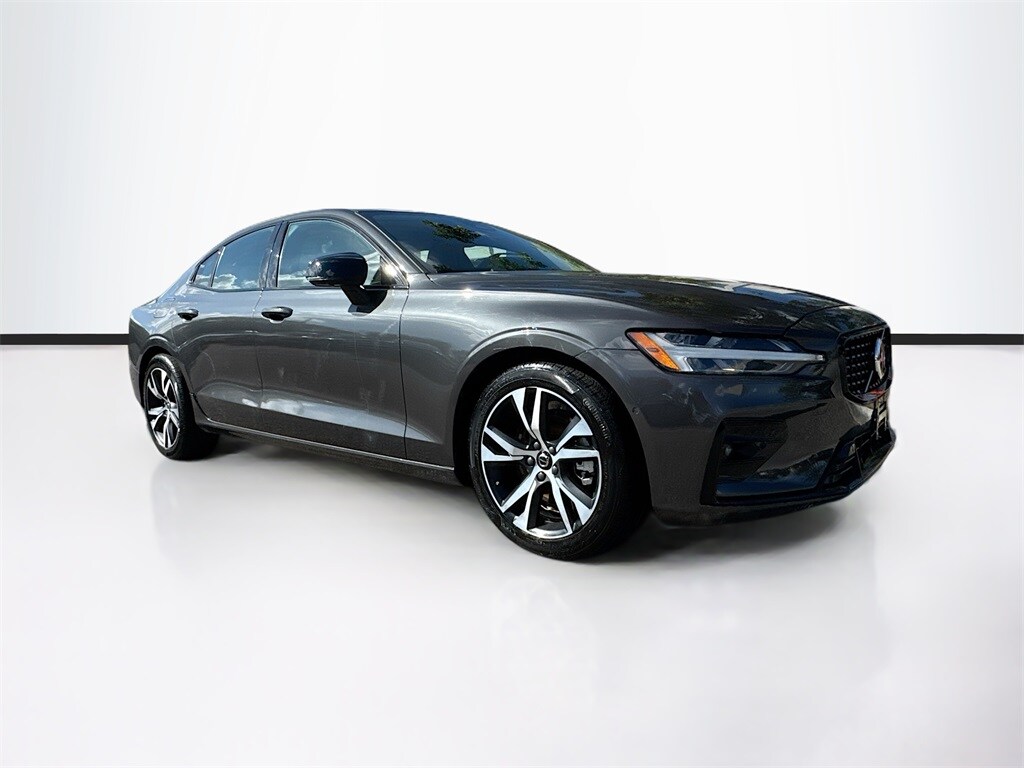 2024 Volvo S60 B5 Plus photo 3
