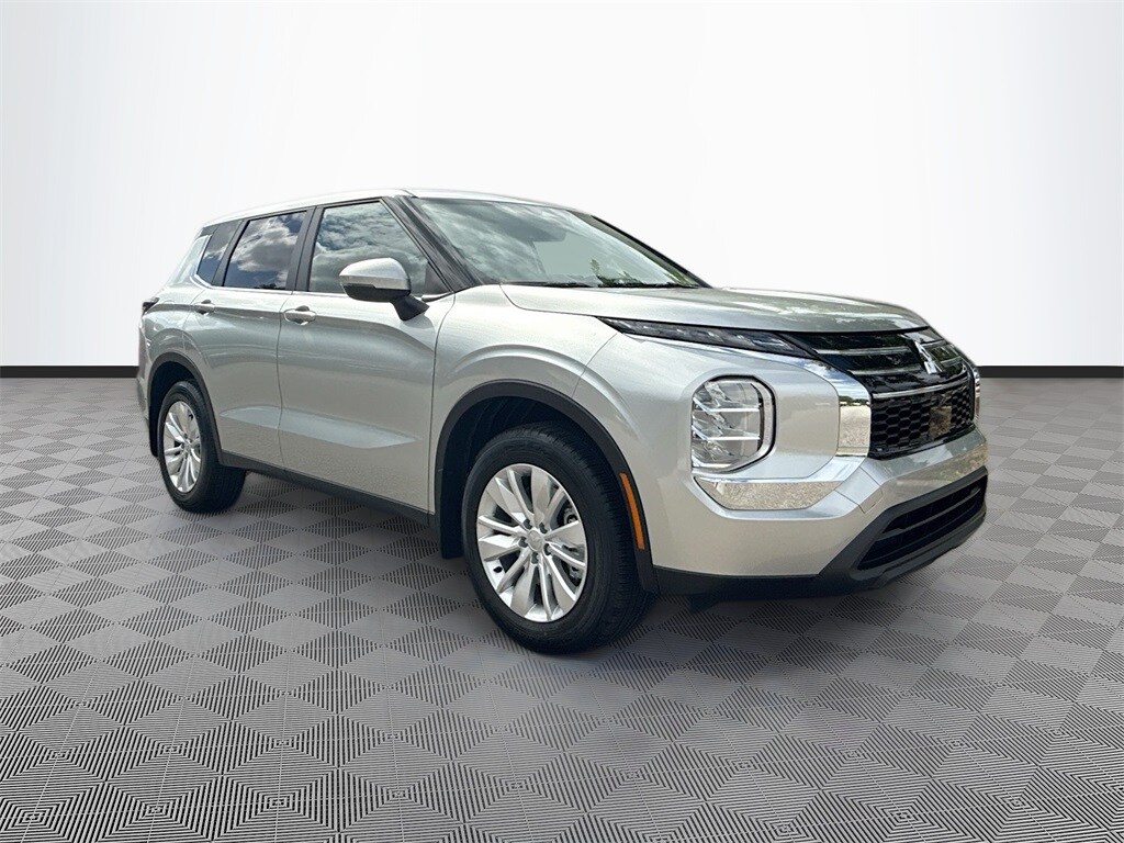 2025 Mitsubishi Outlander ES photo 3