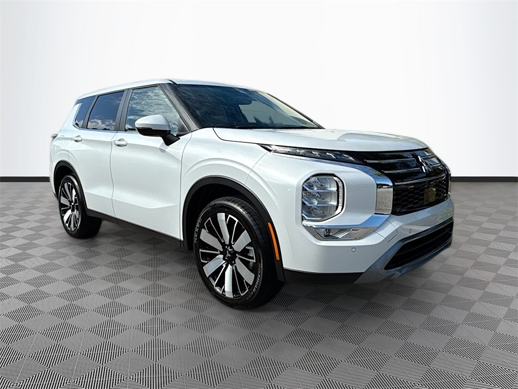 New 2025 Mitsubishi Outlander SE SUV